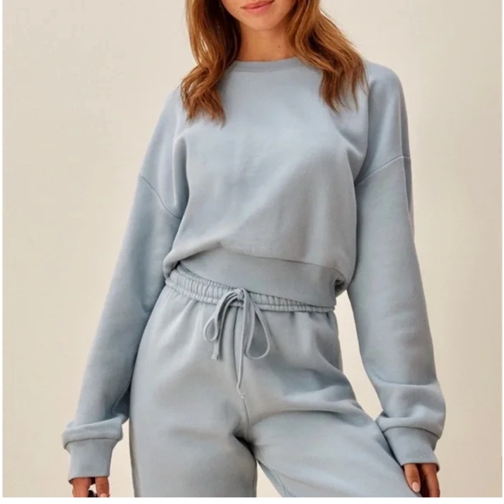 Reformation Hunter Cropped Sweatshirt in Barely Blue Size: XS‎
